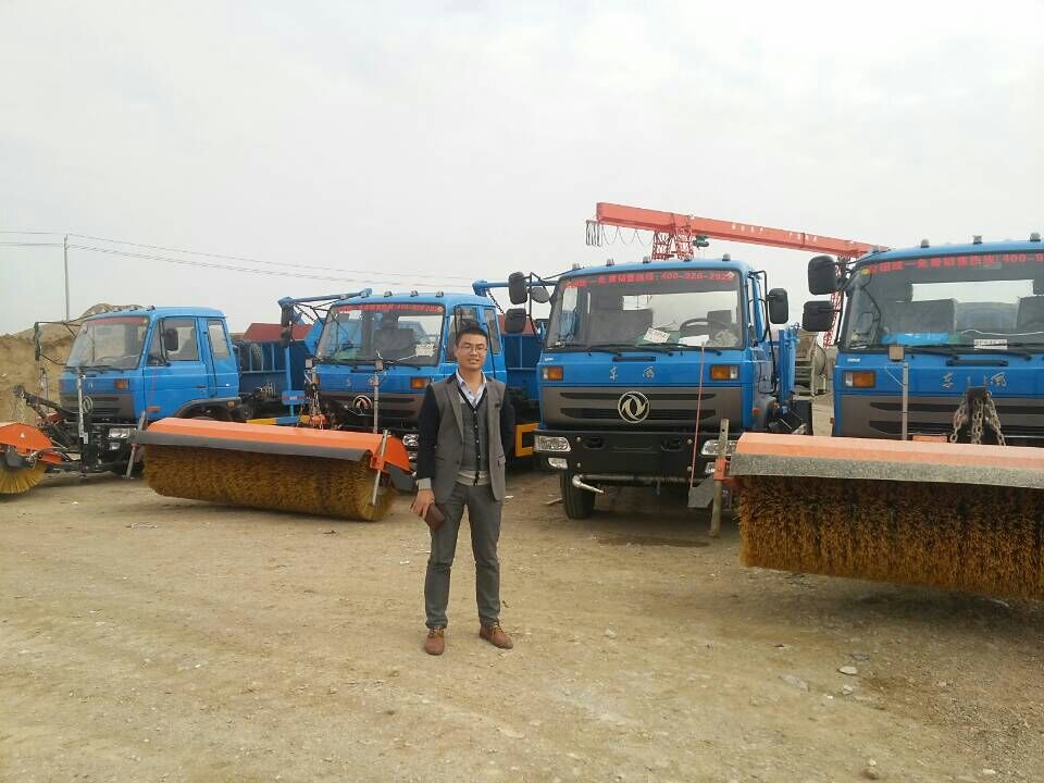 有我公司400-926-2926銷售標示的除雪車 有我公司400-926-2926銷售標示的除雪車