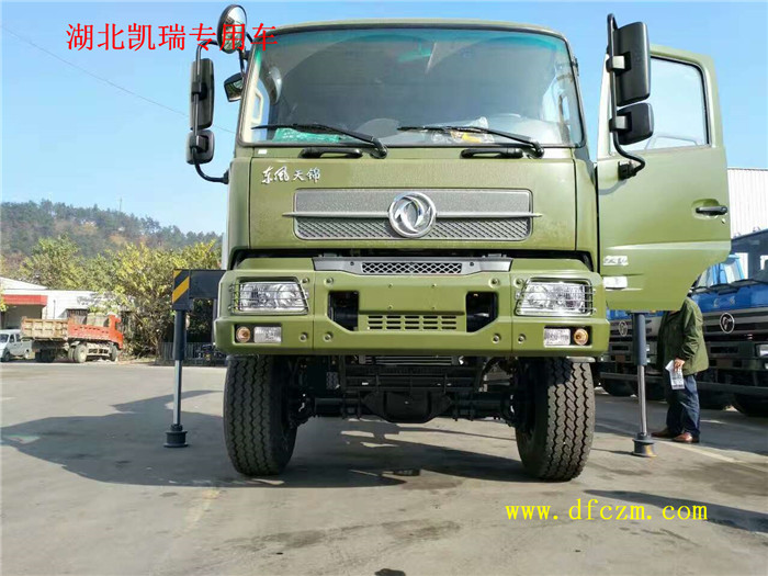 東風(fēng)天錦六驅(qū)隨車起重沙漠車 東風(fēng)天錦六驅(qū)隨車起重沙漠車