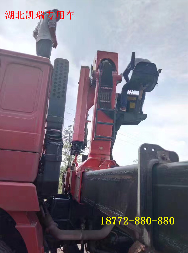 陜汽四軸國(guó)五上操作折臂吊 陜汽四軸國(guó)五上操作折臂吊