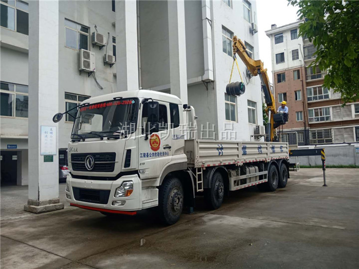 現(xiàn)場實(shí)際操作檢衡車裝卸砝碼 現(xiàn)場實(shí)際操作檢衡車裝卸砝碼