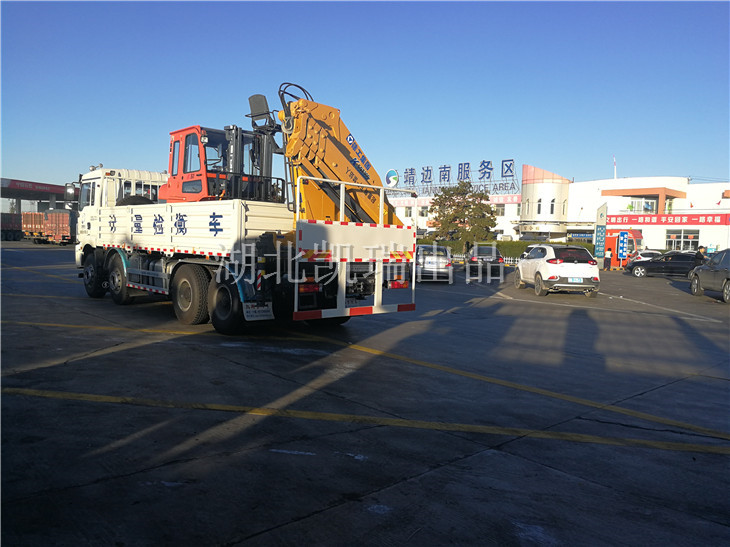 包鋼計量中心的DWJ5311JJHD5重型計量檢衡車到靖邊南服務區停靠 包鋼計量中心的DWJ5311JJHD5重型計量檢衡車到靖邊南服務區停靠