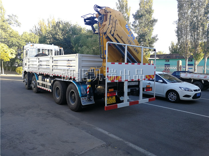 上牌后的包鋼計量中心的DWJ5311JJHD5重型計量檢衡車(左后) 上牌后的包鋼計量中心的DWJ5311JJHD5重型計量檢衡車(左后)