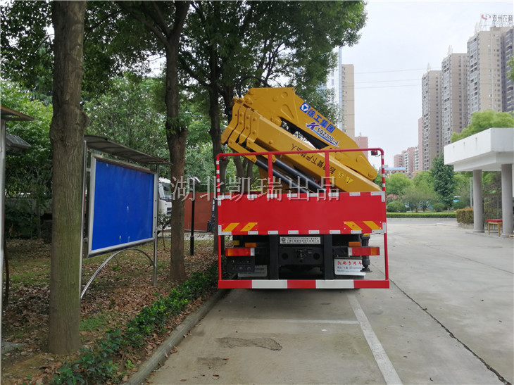 DWJ5312JJHD5型計(jì)量檢衡車停在業(yè)主院內(nèi)等待掛牌 DWJ5312JJHD5型計(jì)量檢衡車停在業(yè)主院內(nèi)等待掛牌