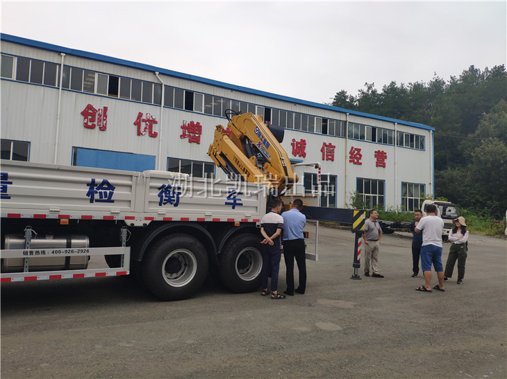 我公司技術人員解答客戶疑問 我公司技術人員解答客戶疑問