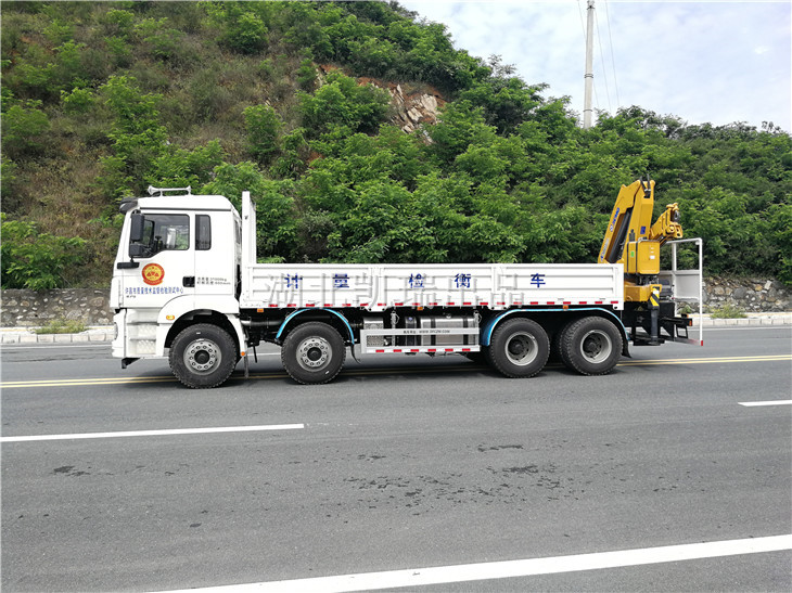 許昌市質量監(jiān)督檢驗測試中心檢衡車(左) 許昌市質量監(jiān)督檢驗測試中心檢衡車(左)