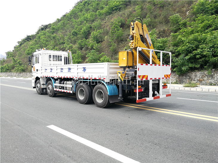 許昌市質量監(jiān)督檢驗測試中心檢衡車(左后) 許昌市質量監(jiān)督檢驗測試中心檢衡車(左后)