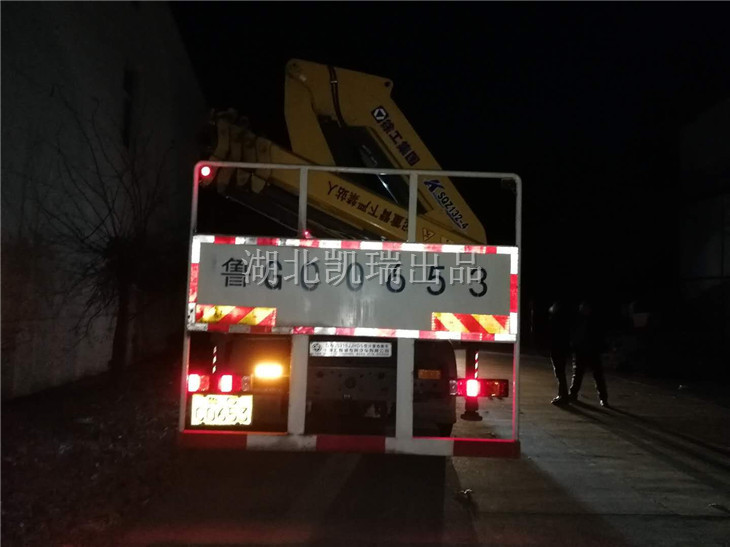 檢衡車燈具打開夜間整體圖 檢衡車燈具打開夜間整體圖