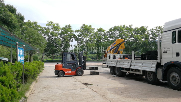 叉車叉運砝碼更加方便 叉車叉運砝碼更加方便