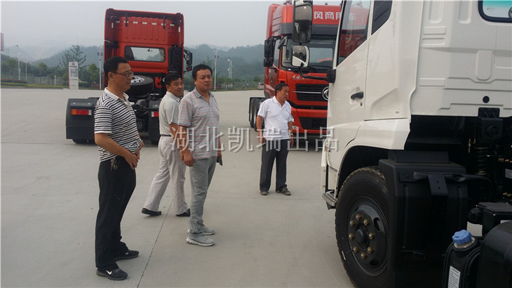 到東風(fēng)商用車(chē)交付中心實(shí)地查看車(chē)輛配置 到東風(fēng)商用車(chē)交付中心實(shí)地查看車(chē)輛配置