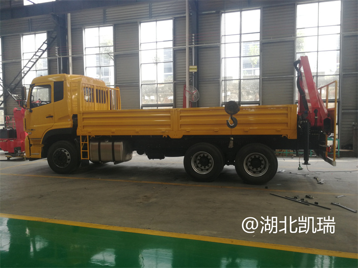 檢衡車吊機安裝完畢準備進行調試 檢衡車吊機安裝完畢準備進行調試