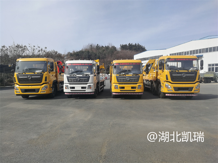 四臺(tái)“東風(fēng)系列”計(jì)量檢衡車(chē)列裝發(fā)運(yùn)(前) 四臺(tái)“東風(fēng)系列”計(jì)量檢衡車(chē)列裝發(fā)運(yùn)(前)