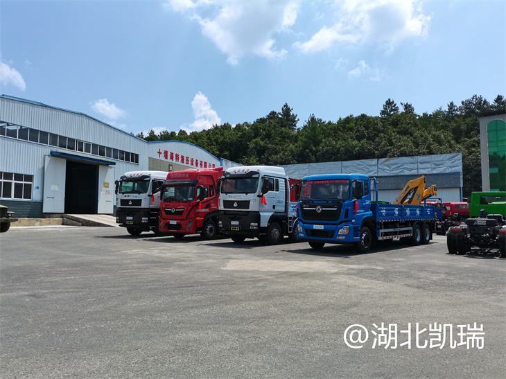 四臺新款計量檢衡車齊發車(左前) 四臺新款計量檢衡車齊發車(左前)