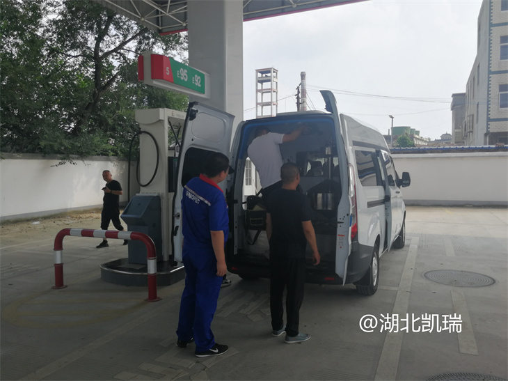 燃油加油機檢定現場 燃油加油機檢定現場